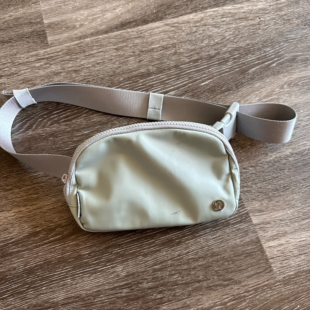Lululemon Belt Bag - Silver Drop - Picture 2 of 4